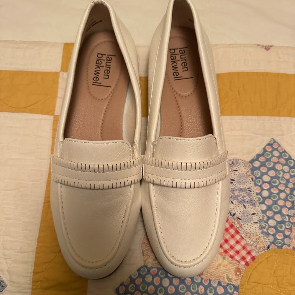 White flats/loafers